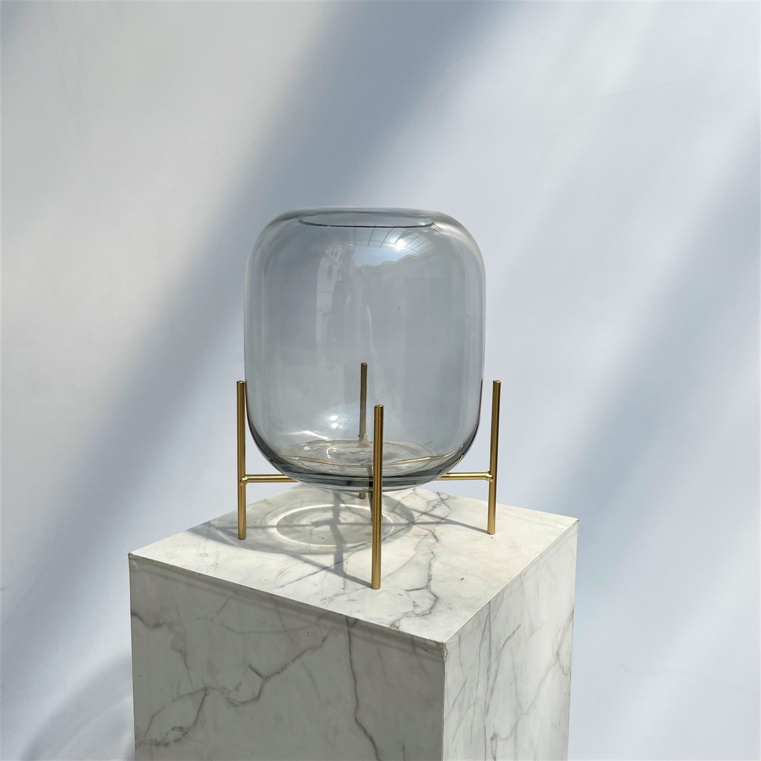 Vaso con piedi di vetro grey